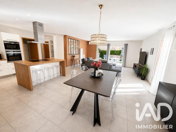 Maison à vendre 6 pièces 175,03 m² Sainte-Tulle
