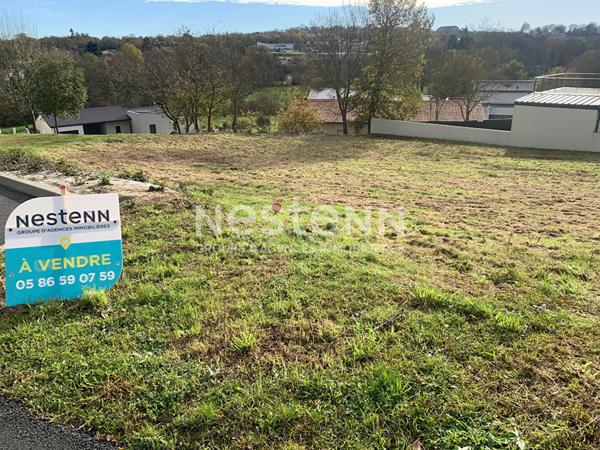 Terrain constructible au calme avec vue sur le Golf de Bressuire de 823 m2