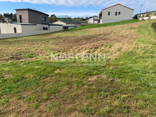 Terrain constructible au calme avec vue sur le Golf de Bressuire de 823 m2