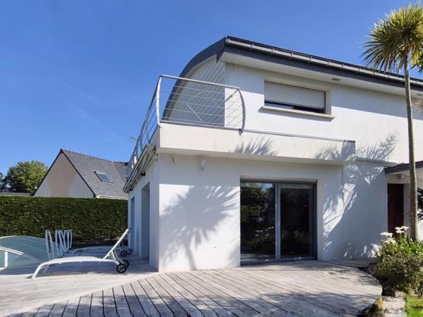 Villa d'architecte avec piscine au Corniguel