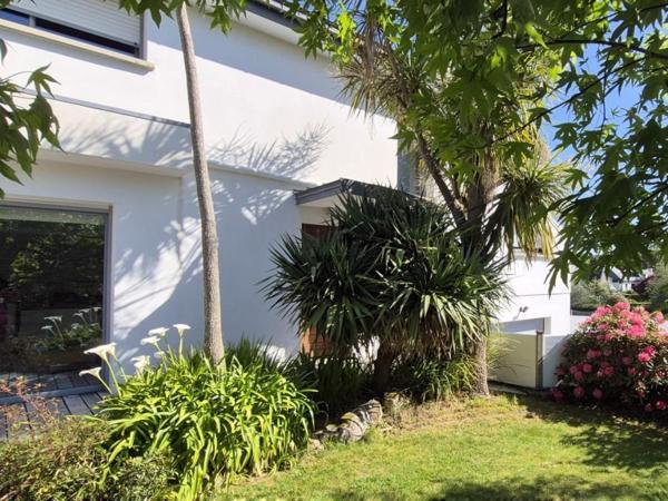 Villa d'architecte avec piscine au Corniguel