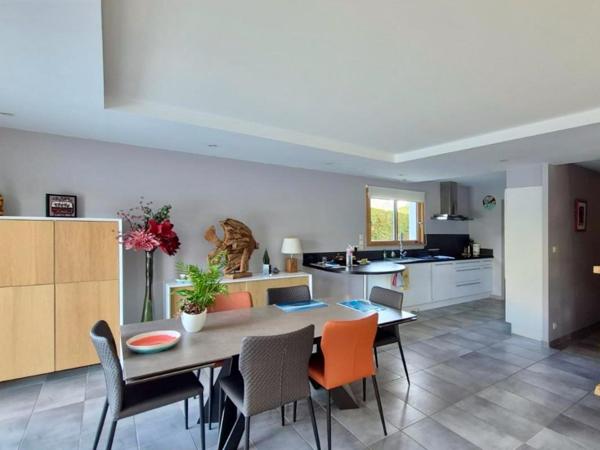 Villa d'architecte avec piscine au Corniguel