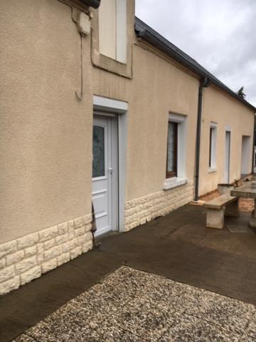 Étréchy (18800) Maison type Longère 5 pièces, Garage et dépendances à 30mm de Bourges