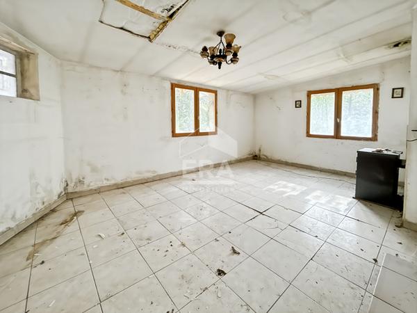 Maison 110 m² sur terrain de 4 600 m²  Meyragues