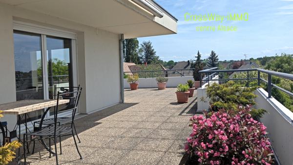 Appartement attique T5 avec 105m2 de terrasse cave parking et garage