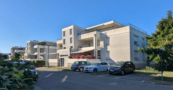Appartement attique T5 avec 105m2 de terrasse cave parking et garage