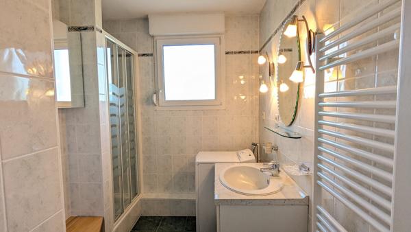 Appartement attique T5 avec 105m2 de terrasse cave parking et garage