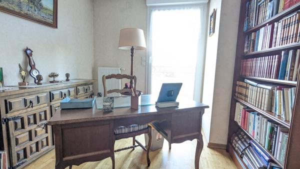 Appartement attique T5 avec 105m2 de terrasse cave parking et garage