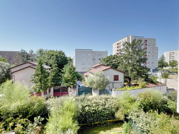 Appartement à vendre 4 pièces MEYZIEU (69)