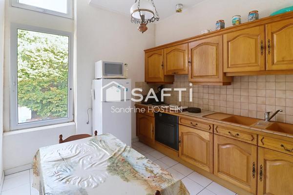 Appartement de 60m2 avec 1 chambre, garage et cave privée.