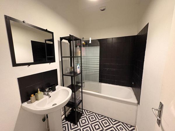 A LOUER : T2 à LILLE • Rue Pierre Mauroy - Gare Lille Flandre • 670 € CC • Réf. G1497-1