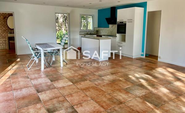Maison au calme rénovée avec piscine et garage