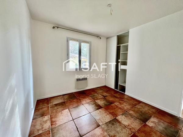 Maison au calme rénovée avec piscine et garage