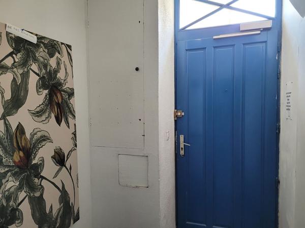 ROCHEFORT centre ville - au 3ème un appartement  de 40 m²  de type 3  avec 2 salles d'eau et 2 WC