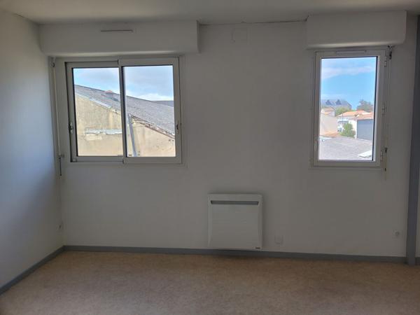 ROCHEFORT centre - appartement en duplex exposé EST, de type 3 avec ascenseur