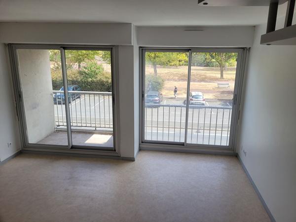 ROCHEFORT centre - appartement en duplex exposé EST, de type 3 avec ascenseur