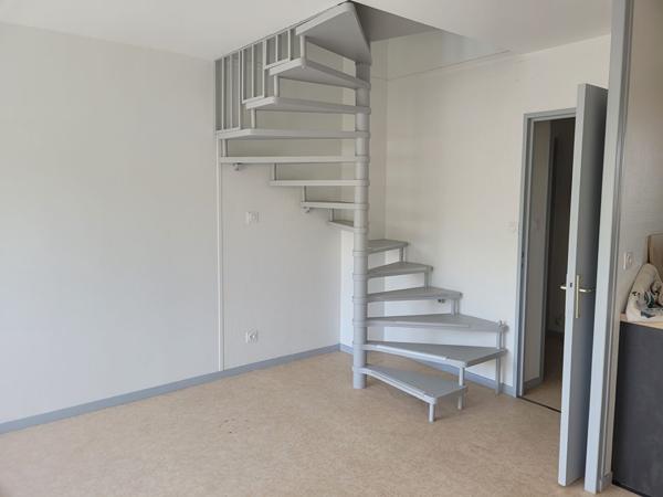 ROCHEFORT centre - appartement en duplex exposé EST, de type 3 avec ascenseur