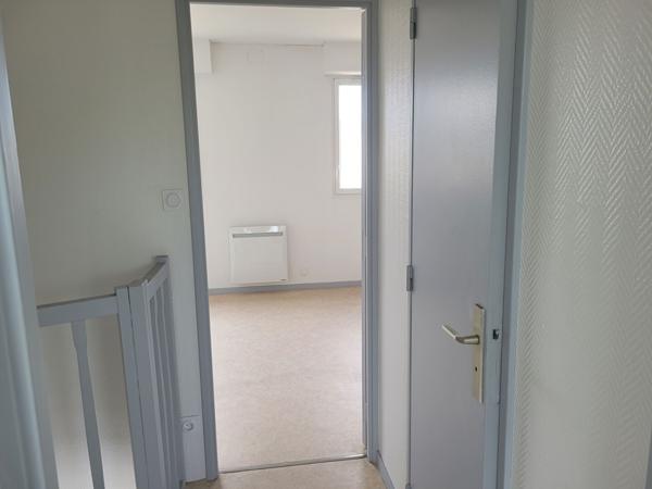ROCHEFORT centre - appartement en duplex exposé EST, de type 3 avec ascenseur