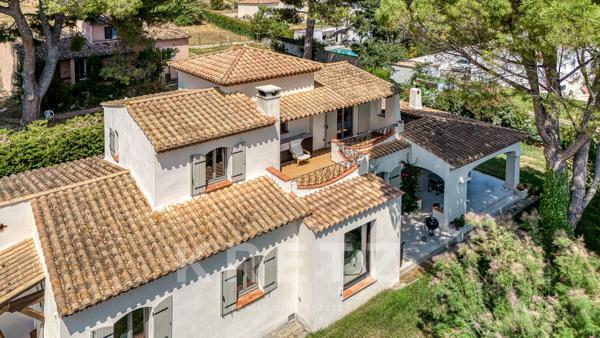 Marseille 11ᵉ – Eoures – Élégante propriété familiale avec piscine et fort potentiel