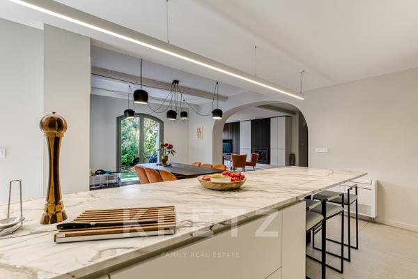 Marseille 11ᵉ – Eoures – Élégante propriété familiale avec piscine et fort potentiel