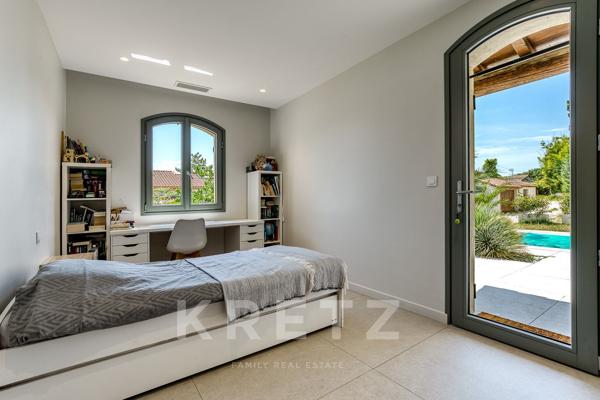 Marseille 11ᵉ – Eoures – Élégante propriété familiale avec piscine et fort potentiel