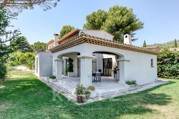 Marseille 11ᵉ – Eoures – Élégante propriété familiale avec piscine et fort potentiel