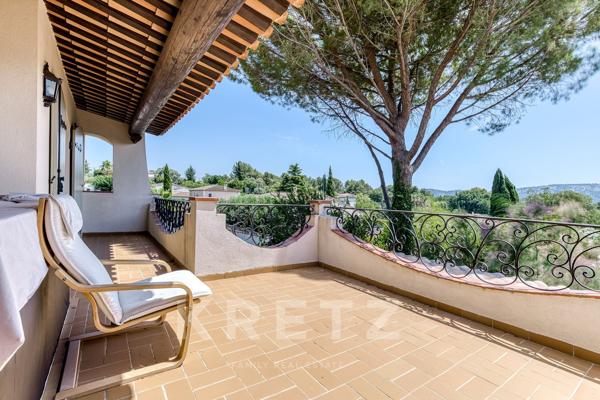 Marseille 11ᵉ – Eoures – Élégante propriété familiale avec piscine et fort potentiel