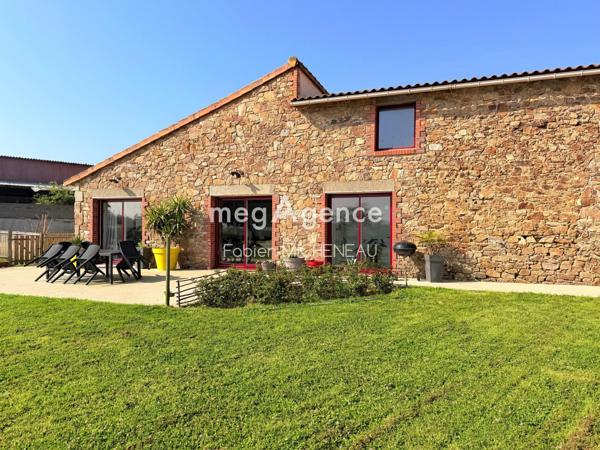 Maison à LA TESSOUALLE, 49280 - 10 pièces 230m²