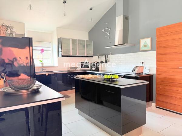 Maison à LA TESSOUALLE, 49280 - 10 pièces 230m²