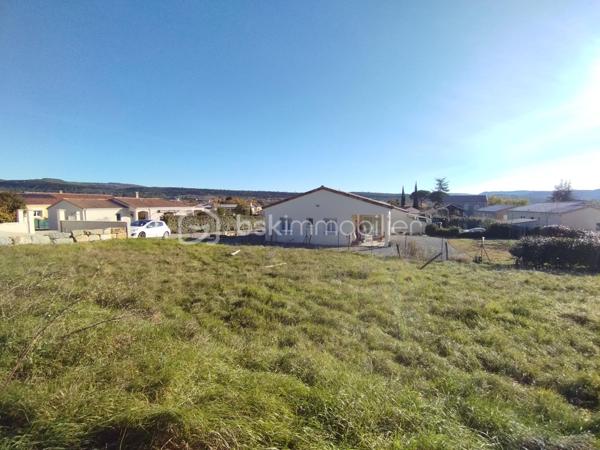 Terrain de 1 094 m²