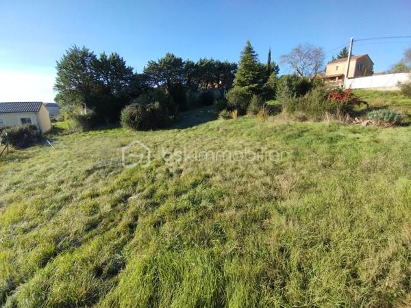 Terrain de 1 094 m²