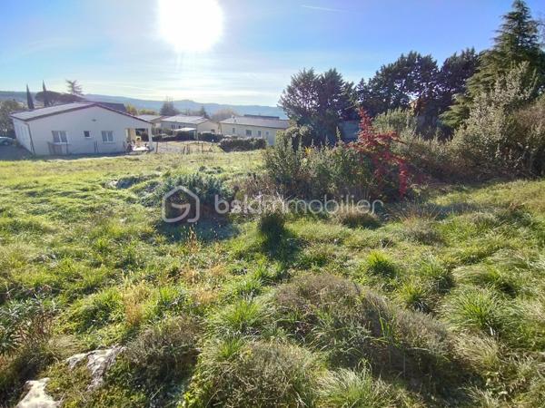 Terrain de 1 094 m²