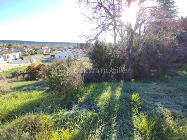 Terrain de 1 094 m²