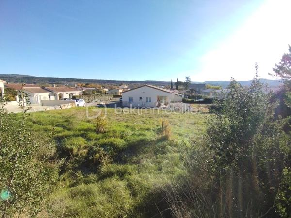 Terrain de 1 094 m²