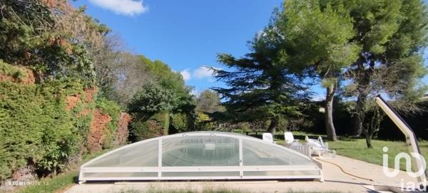 Maison traditionnelle 12 pièces de 230 m² à Carpentras (84200)