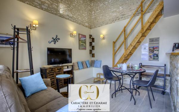 Sarlat-la-Canéda (24200) Sarlat. Propriété en pierre avec gîte et chambres d'hôtes - Piscine chauffée.