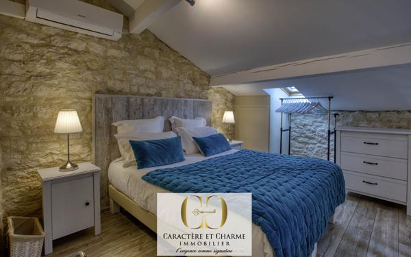 Sarlat-la-Canéda (24200) Sarlat. Propriété en pierre avec gîte et chambres d'hôtes - Piscine chauffée.