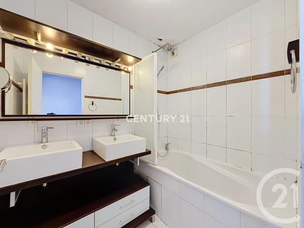 Appartement F3 à vendre  3 pièces - 68 m 2   NOISY LE GRAND  - 93