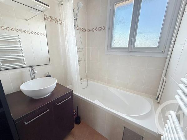 Appartement F3 à vendre  4 pièces - 65,85 m 2   LE KREMLIN BICETRE  - 94