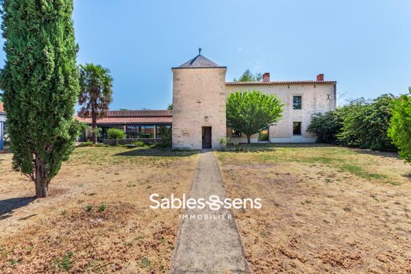 Demeure de caractère entre Histoire, nature et art de vivre proche de Thouars