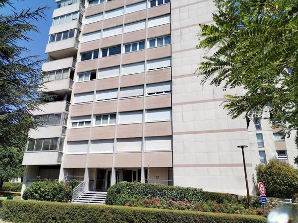 Appartement
         3 pièces
        - 72 m² Exclusivité 273 000 € *