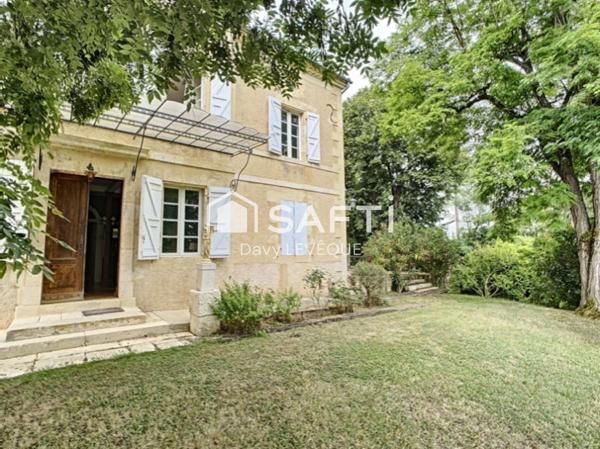 Propriété privée avec maison de maître du XVI ème et nombreuses dépendances