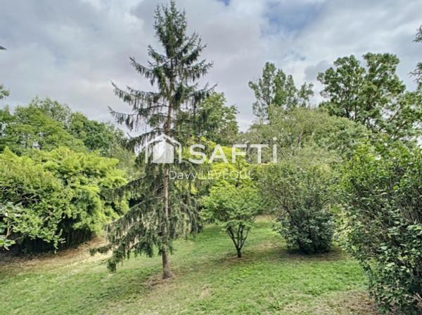 Propriété privée avec maison de maître du XVI ème et nombreuses dépendances