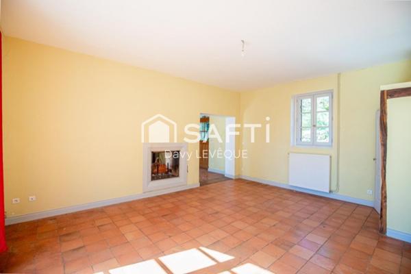 Propriété privée avec maison de maître du XVI ème et nombreuses dépendances