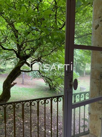 Propriété privée avec maison de maître du XVI ème et nombreuses dépendances