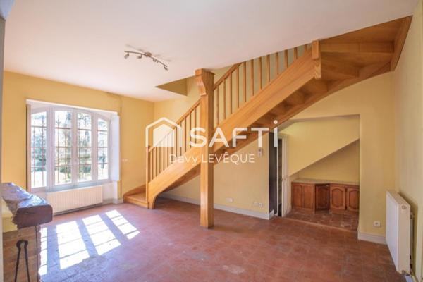 Propriété privée avec maison de maître du XVI ème et nombreuses dépendances