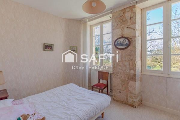 Propriété privée avec maison de maître du XVI ème et nombreuses dépendances