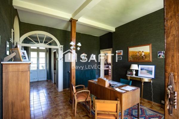 Propriété privée avec maison de maître du XVI ème et nombreuses dépendances