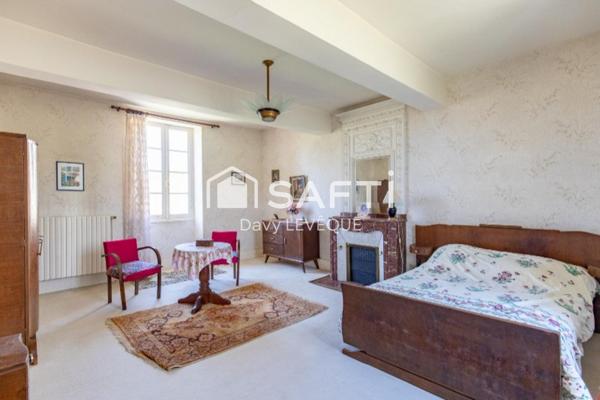 Propriété privée avec maison de maître du XVI ème et nombreuses dépendances