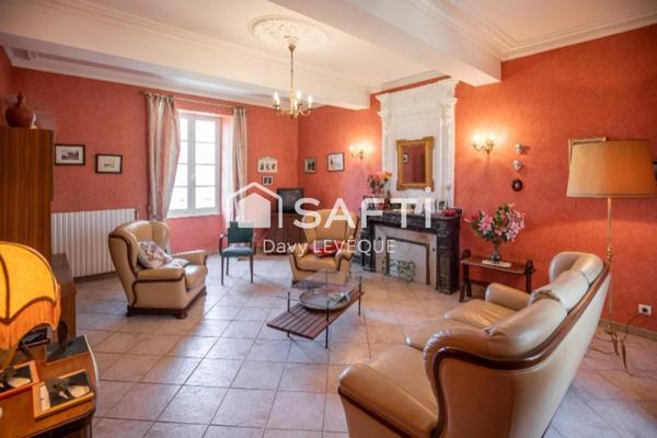 Propriété privée avec maison de maître du XVI ème et nombreuses dépendances